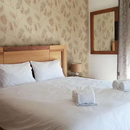 D'el Rey The Golf & *